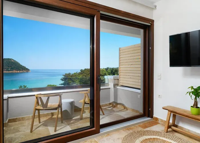 Agorastos 2* קואינירה